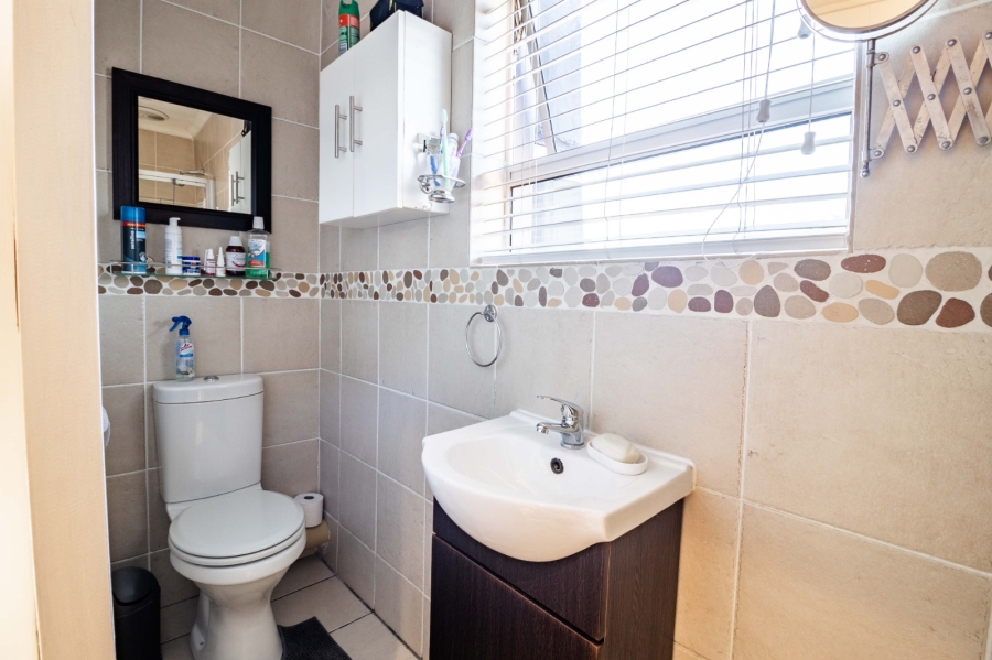 4 Bedroom Property for Sale in Rondebosch East Western Cape